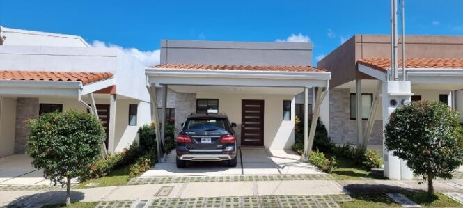 VENTA DE BELLA CASA EN CONDOMINIO AVENIR HEREDIA en Santa Rosa, Santo Domingo, Heredia — $198,000