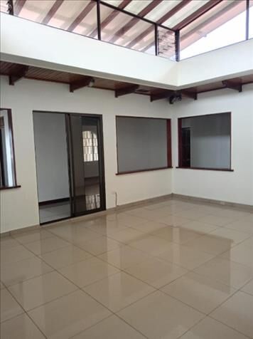 BELLÍSIMA Y AMPLIA PROPIEDAD EN ATENAS.  en Atenas, Alajuela — $350,000