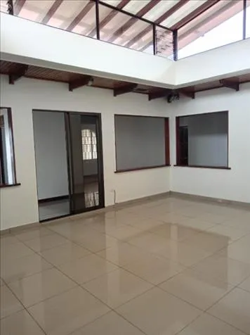 BELLÍSIMA Y AMPLIA PROPIEDAD EN ATENAS.  en Atenas, Alajuela — $350,000 - Foto 3 de 10