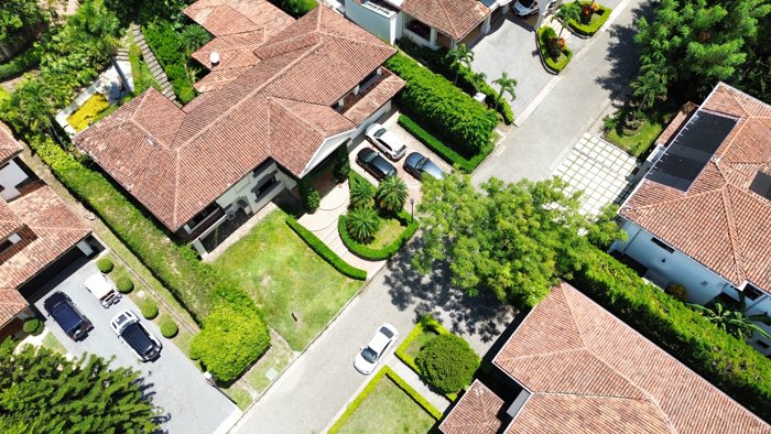 Casa colonial Santa Fe en Condominio Eco Residencial Villa Real en Pozos, Santa Ana, San José — $1,595,000