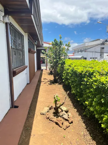 Venta de casa en Heredia-Mercedes Norte. en Mercedes, Heredia — ₡ 88 000 000 - Foto 2 de 13