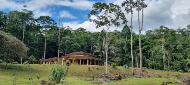 VENTA DE HERMOSA CASA EN CIMARRONES- SIQUIRRES- LIMON in Siquirres, Limón — $390,000