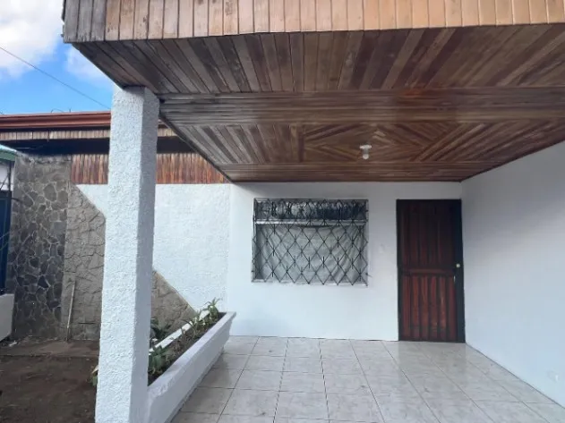CURRIDABAT. LA COLINA. CASA EN VENTA. COD108 ₡75.000.000. en Curridabat, San José — ₡ 75 000 000 - Foto 3 de 19