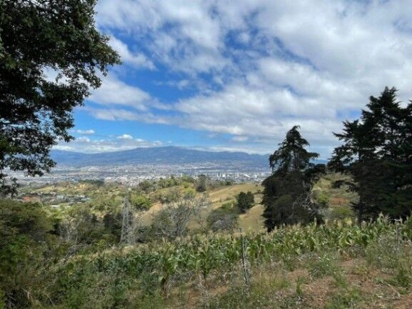 Se vende amplio terreno de 1.6 hectáreas en San Antonio Escazú 23-1737 en San Antonio, Escazú, San José — $350,000