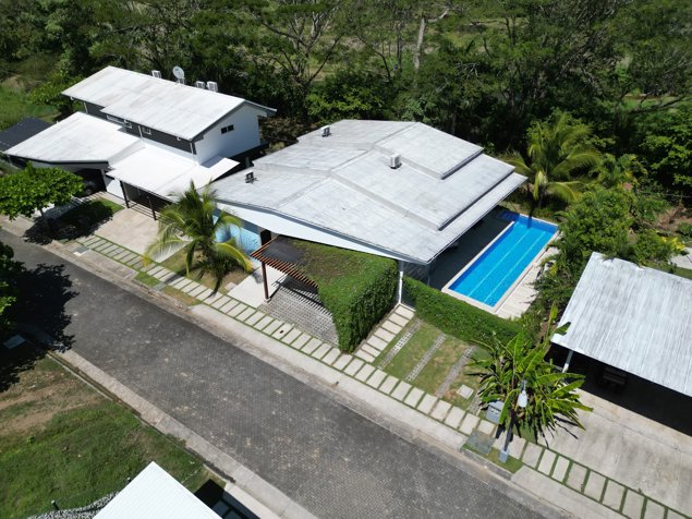 Hermosa casa de playa en condominio en Punta Leona en Jacó, Garabito, Puntarenas — $500,000 - Foto 2 de 43