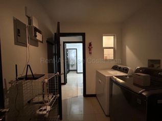Alquiler de Casa en Escazú-San Antonio. RAH 26-1959 en San Antonio, Escazú, San José — $2,000 - Foto 3 de 6