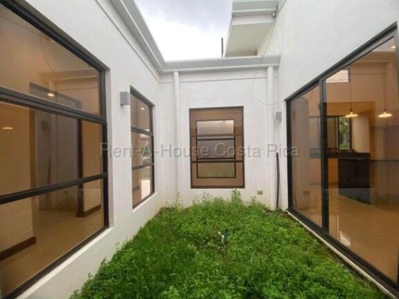 Venta de Casa en Grecia-Puente de Piedra, Alajuela. en Puente De Piedra, Grecia, Alajuela — $280,000