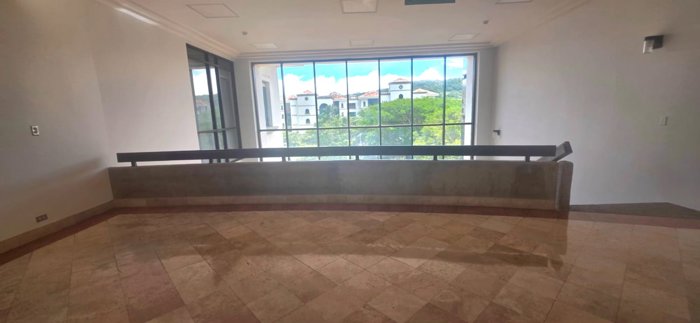ALQUILER DE OFICINA, SAN JOSÉ, SANTA ANA, PARQUE EMPRESARIAL FORUM 1 en Santa Ana, San José — $2,720
