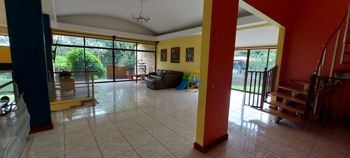 Casa en Venta en Naranjo, amplia y cómoda casa con finos acabados en Naranjo, Alajuela — $1,700,000 - Foto 2 de 39