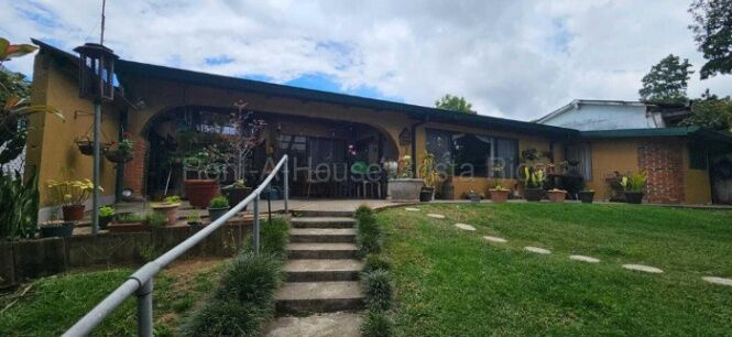 MLS-26-1827 LS VENTA CASA CON APARTAMENTO LA UNION CARTAGO CONTACTENOS AL # 86127562 en San Ramón, La Unión, Cartago — $670,000
