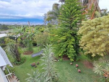 Se vende espaciosa casa con amplio lote en San Rafael Heredia 26-37 in San Rafael, Heredia — $975,000 - Photo 5 of 21