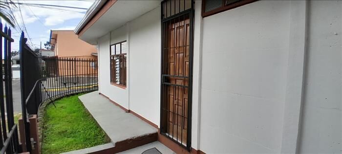 Se vende casa y apartamento  en San Miguel, Desamparados, San José — ₡ 72 000 000