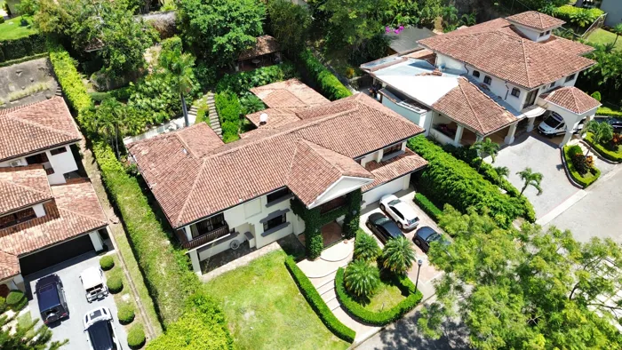 Casa colonial Santa Fe en Condominio Eco Residencial Villa Real en Pozos, Santa Ana, San José — $1,595,000 - Foto 2 de 42