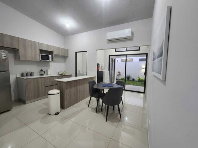 🏡 Casa Remodelada de 3 Habitaciones + Oficina en Robles de Lindora in Santa Ana, San José — $1,500
