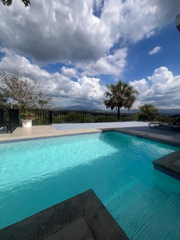 Elegante casa con piscina en Atenas en exclusiva comunidad cerrada en Atenas, Alajuela — $489,000 - Foto 2 de 26