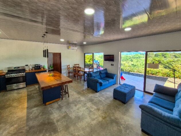 Casa Moderna con Vista y 3 Cuartos en El General, Pérez Zeledón, San José — $370,000