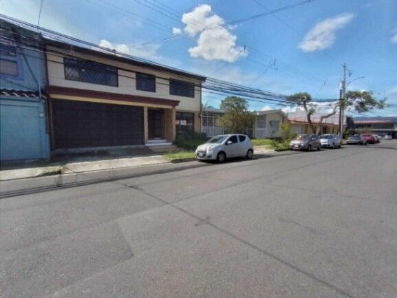 MLS-26-638 LS VENTA CASA ZAPOTE SAN JOSE  en Zapote, San José — $260,000