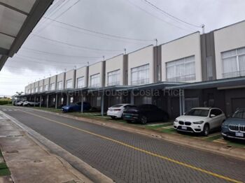 Venta de Casa en Montes de Oca-Sabanilla. RAH 27-129 en Sabanilla, Montes De Oca, San José — $197,369 - Foto 4 de 20