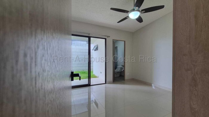 CASA EN ALQUILER EN SAN FRANCISCO DE HEREDIA en San Francisco, Heredia — $1,000