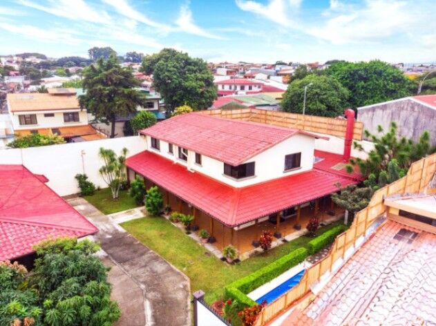 CASA EN VENTA EN MERCEDES HEREDIA en Mercedes, Heredia — $680,000