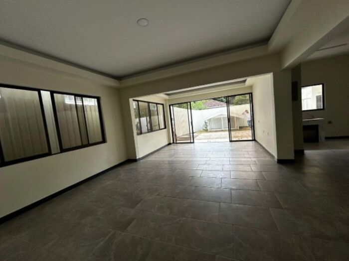 Venta de Casa Independiente en Santa Ana. RAH 26-360 in Santa Ana, San José — $600,000