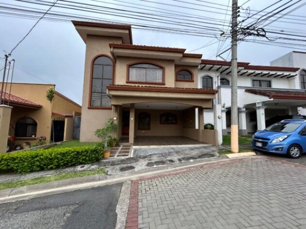 Casa en Alquiler en San Francisco, Heredia. RAH 25-1696 en San Francisco, Heredia — $1,600