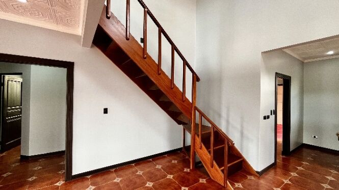 SE VENDE CASA MODERNA EN RESIDENCIAL MONTE GENERAL CON SEGURIDAD 24/7 Y UBICACION EXCLUSIVA en Daniel Flores, Pérez Zeledón, San José — ₡ 165 000 000