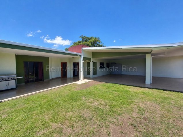 Venta de Casa de Una Planta con Amplio Jardín en Santo Domingo de Heredia #27-257 GS en San Vicente, Santo Domingo, Heredia — $320,500