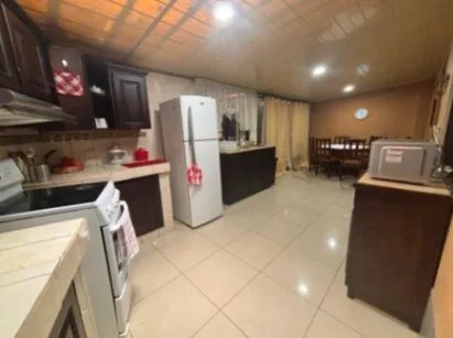 CASA DE PLAYA CON 2 APARTAMENTOS EN VENTA EN PUNTARENAS in El Roble, Puntarenas — $857,000
