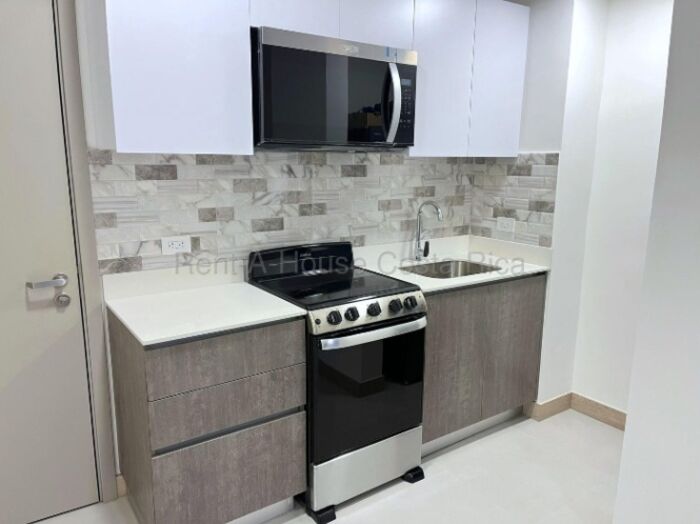Venta de apartamento semi amoblado con balcón y amenidades #26-2113 GS en San Sebastián, San José — $149,000