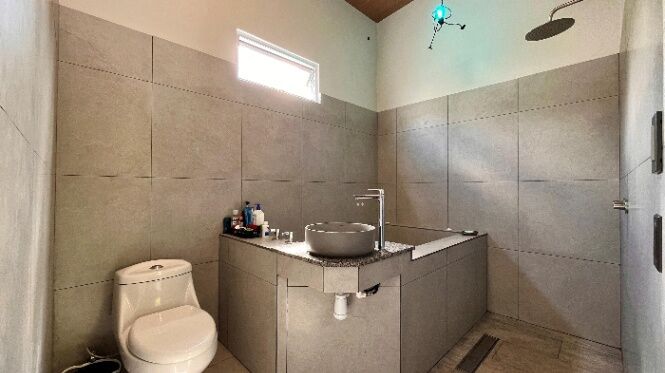 SE VENDE CASA MODERNA TOTALMENTE AMOBLADA EN VILLA NUEVA DE PEDREGOSO CON JACUZZI PREMIUM in San Isidro De El General, Pérez Zeledón, San José — $99,900