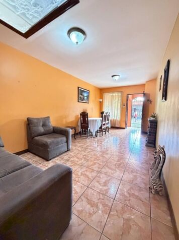 SE VENDE CASA MUY CERCA DEL MALL OXIGENO HEREDIA. en San Francisco, Heredia — ₡ 91 000 000