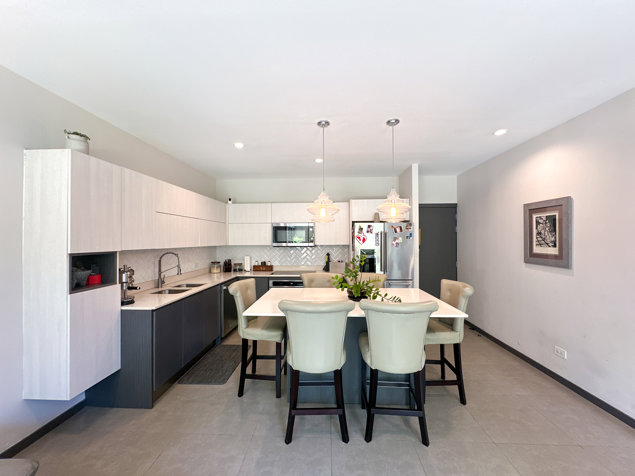 Venta de apartamento con amplio jardín en Brasil de Santa Ana en Brasil, Santa Ana, San José — $220,000 - Foto 3 de 15