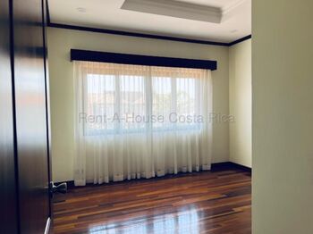 Se vende casa en Santo Domingo Heredia 26-1825 in San Vicente, Santo Domingo, Heredia — $478,000 - Photo 4 of 24