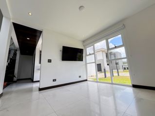 Casa de Lujo con Vista al Volcán Arenal | Residencial Privado in Quesada, San Carlos, Alajuela — 212 000 000 ₡ - Photo 4 of 16