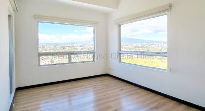 Venta apartamento moderno con balcón y 2 parqueos en torre exclusiva 26-1685 GS in Merced, San José — $175,000