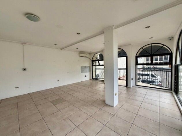 Alquiler de Local Comercial en Escazú-San Rafael. RAH 26-1300 en San Rafael, Escazú, San José — $850