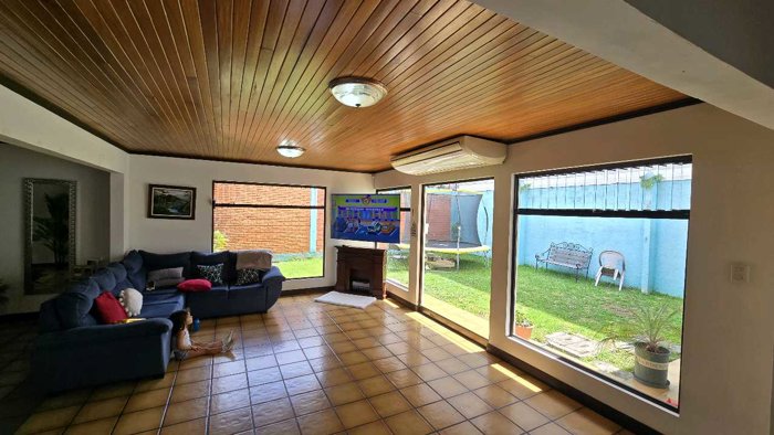 Alquiler de casa en Escazú con uso de suelo mixto. en San Rafael, Escazú, San José — ₡ 875 000 - Foto 2 de 29