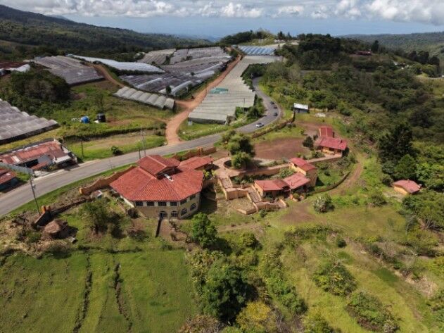 16 ha Eco-Lodge Development Property - Restaurant & Cabins en Vara Blanca, Heredia — $1,700,000