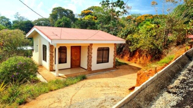 ENCANTADORA CASA DE 2 DORMITORIOS EN VENTA EN SANTA ELENA DE EL GENERAL en Cajón, Pérez Zeledón, San José — ₡ 25 000 000