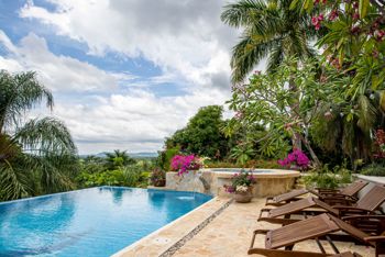 "Villa con Piscina, Árboles Frutales y Entorno Campestre Único" en San Rafael, Esparza, Puntarenas — $1,100,000 - Foto 3 de 29