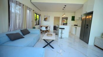 SE VENDE CASA DE LUJO EN BAHIA BALLENA CERCA DEL PARQUE MARINO in Bahía Ballena, Osa, Puntarenas — $430,000 - Photo 5 of 9