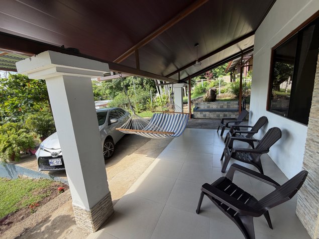 Casa principal y casa de huéspedes en un terreno de 1471m2 in Atenas, Alajuela — $345,000 - Photo 3 of 27