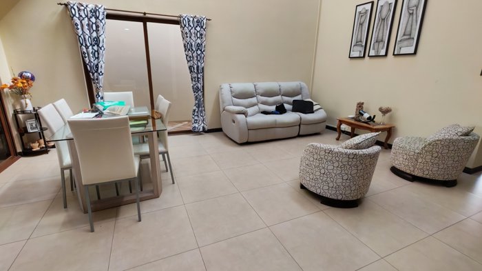 Casa Venta en Heredia,Los Angeles.Res.Abierto,Moderna.5PJG10359546 in Santo Domingo, Heredia — $340,000