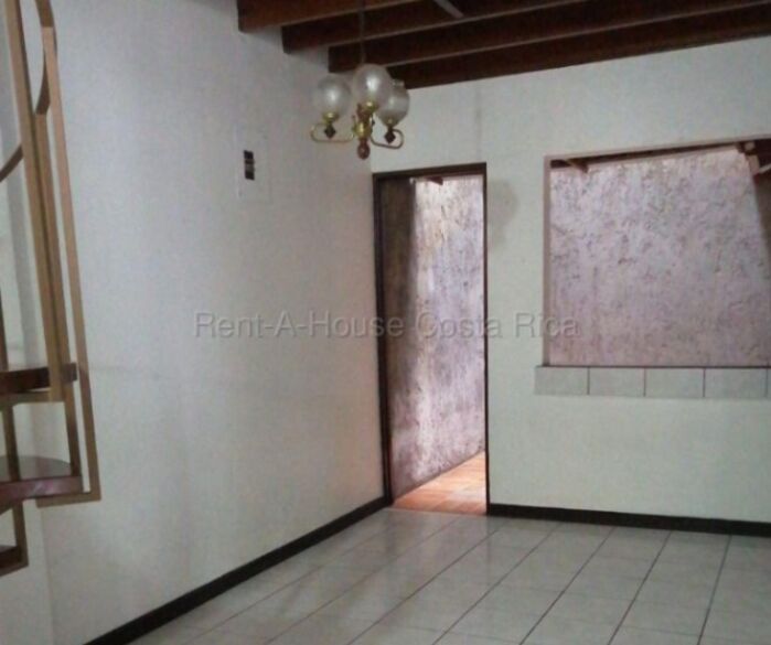 Casa en venta en Barrio San Luis de Alajuela con amplio patio y terrazas #26-1529 GS en Alajuela — $190,000