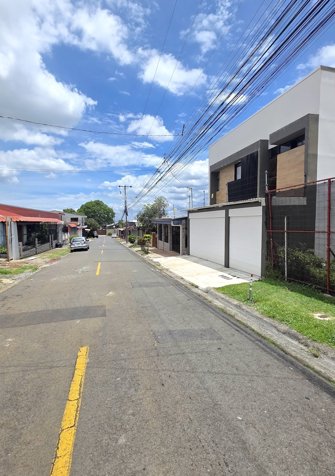 Alquilo en Heredia apartamento con todos los servicios, sin parqueo in San Francisco, Heredia — ₡ 275 000