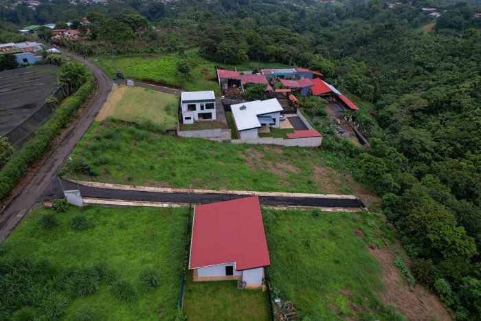 Two-Story House for Sale in San Ramón in Santiago, San Ramón, Alajuela — ₡ 110 000 000 - Photo 3 of 23