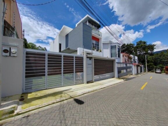 Venta de Casa en La Unión, Cartago. en Tres Ríos, La Unión, Cartago — $280,000