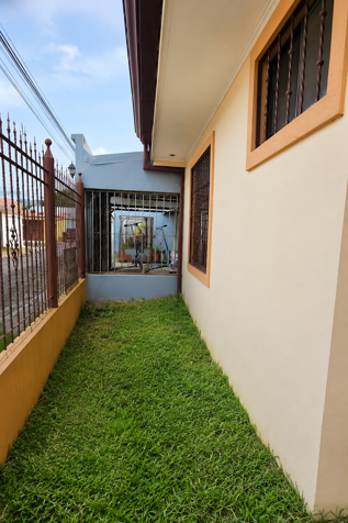 Casa En Venta En Aguacaliente, Cartago en Aguacaliente, Cartago — ₡ 64 108 230 - Foto 2 de 10