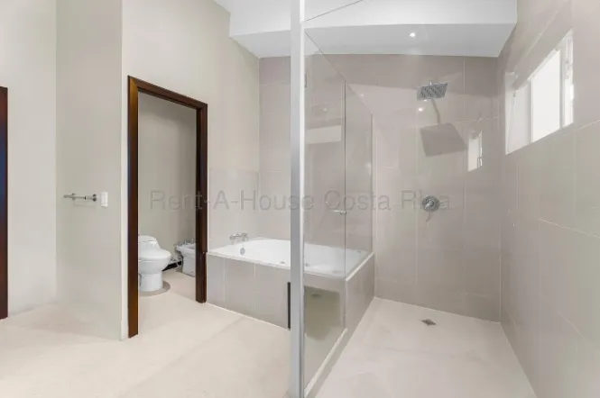 For rent: apartment in Escazú Centro 26-2001 in Escazú, San José — $2,800